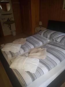 two beds with towels on them in a room at Hotel-Restaurant-Linde in Gundlischwand