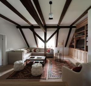 a living room with a couch and a table at Bethlen Estates Transylvania in Daneş