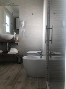 A bathroom at Dimora Pia Még 13 kép