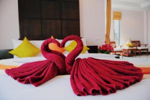 Postel nebo postele na pokoji v ubytování Ice Kamala Beach Hotel