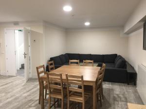 Posedenie v ubytovaní Casa Valsain