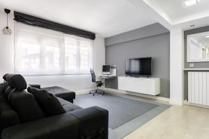 TV a/nebo společenská místnost v ubytování Confortable piso en el Puerto Viejo de Algorta, a 7 min de la playa