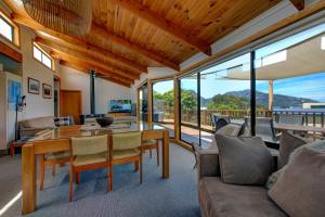 A seating area at Dove on Freycinet