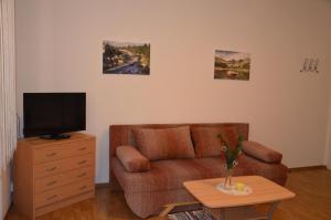 a living room with a couch and a tv at Chata Horec in Štrba