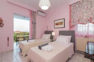 A bed or beds in a room at Villa Status