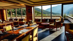 En restaurant eller et spisested på The Postcard Dewa, Thimphu, Bhutan