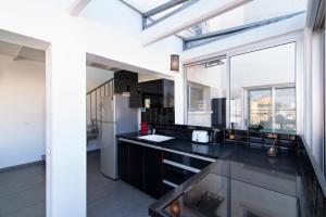 Kjøkken eller kjøkkenkrok på Ziv Apartments - Florentin 41