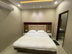 Hotel The Retro Regency客房内的一张或多张床位