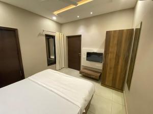 Hotel The Retro Regency客房内的一张或多张床位