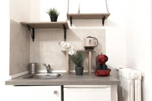A kitchen or kitchenette at Al Colosseo 8 Még 32 kép