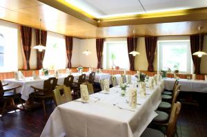 Restaurace v ubytování Dorfgasthof Hotel Staberhof