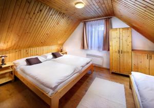 Postel nebo postele na pokoji v ubytování Holiday Village Tatralandia