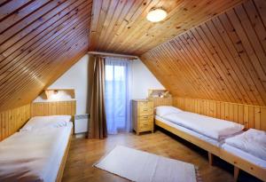 Postel nebo postele na pokoji v ubytování Holiday Village Tatralandia
