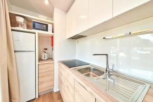 Kuchnia lub aneks kuchenny w obiekcie Camping Stella Maris Mobile Homes