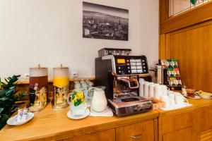 Příslušenství pro přípravu čaje a kávy v ubytování Hotel Velká Klajdovka