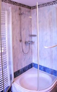 Ένα μπάνιο στο Ferienhaus Taubergie_en +26 φωτογραφίες