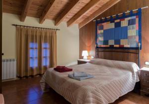 a bedroom with a large bed and a window at Casa Rural Senderismo in Lumbreras