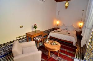 Ένα ή περισσότερα κρεβάτια σε δωμάτιο στο Riad Al Ansari