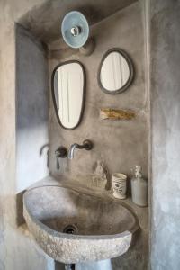 Koupelna v ubytování Serifos 1890 cliff house