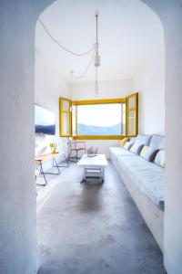 Posedenie v ubytovaní Serifos 1890 cliff house