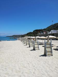 Een strand bij of vlak bij het hotel