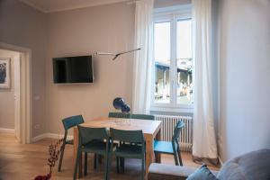 Televízia a/alebo spoločenská miestnosť v ubytovaní Apartments Florence Oblate Exclusive View