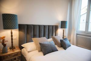 Posteľ alebo postele v izbe v ubytovaní Apartments Florence Oblate Exclusive View