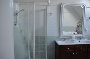 Et badeværelse på chambres d'hôtes des Bauges ROUTE 26 57