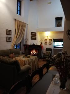 A television and/or entertainment centre at Casa Rural La Maquinilla