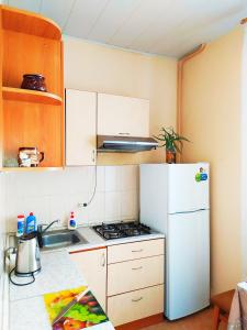 Dapur atau dapur kecil di Апартаменты 2 комнаты Центр +7 gambar
