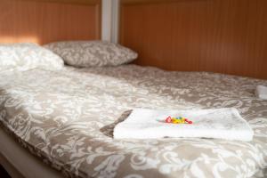 Posteľ alebo postele v izbe v ubytovaní Tip-Top Apartman Ház