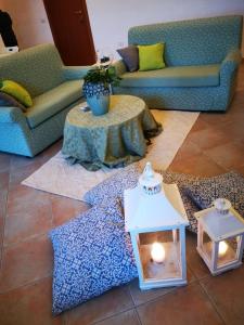
a living room filled with furniture and a lamp at Casa Martina in Pula
