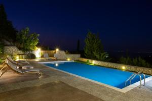 The swimming pool at or close to Drimonari Villas
