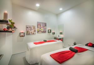 Cama ou camas em um quarto em RR Hotel da Rocha