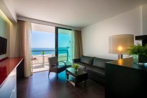 Uma área de estar em RR Hotel da Rocha