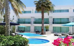 Bazén v ubytování Hotel Los Cocos Chetumal nebo v jeho okolí