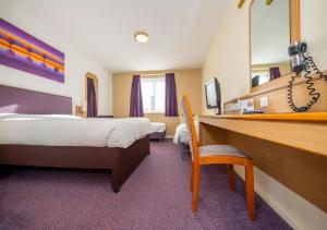 Postel nebo postele na pokoji v ubytování Stables Inn, Aintree