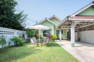 En have udenfor Chiang Mai Jasmine Cottage