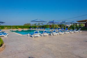 Bazén v ubytování Rafael Hotel-Adults Only nebo v jeho okolí
