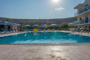 Bazén v ubytování Rafael Hotel-Adults Only nebo v jeho okolí
