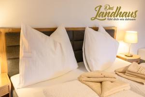 A bed or beds in a room at Das Landhaus