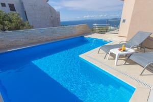 Bazén v ubytovaní Villa top of Murter, one bedroom apartment alebo v jeho blízkosti