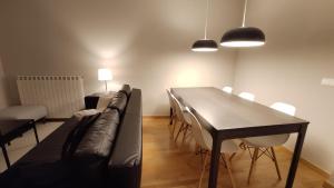 Et opholdsområde på Apartamento Centro de Historias + 21 billeder