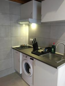 Una cocina o zona de cocina en Cathedral Studio
