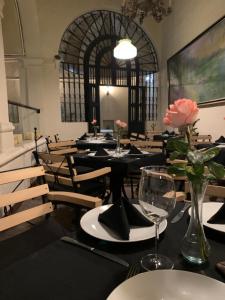 Restorāns vai citas vietas, kur ieturēt maltīti, naktsmītnē Mesón de la Merced Hotel Boutique Patio & Spa