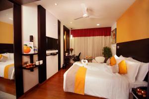 Postel nebo postele na pokoji v ubytování Astoria Hotels Madurai