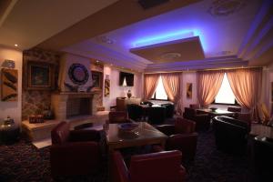 Ο χώρος του lounge ή του μπαρ στο Afkos Grammos Boutique Hotel Resort