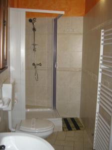 A bathroom at Il Laghetto