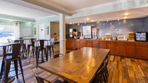 SureStay Hotel by Best Western Helen Downtown酒廊或酒吧区