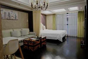 Tempat tidur dalam kamar di Ring Service Apartment 798 Art Zone